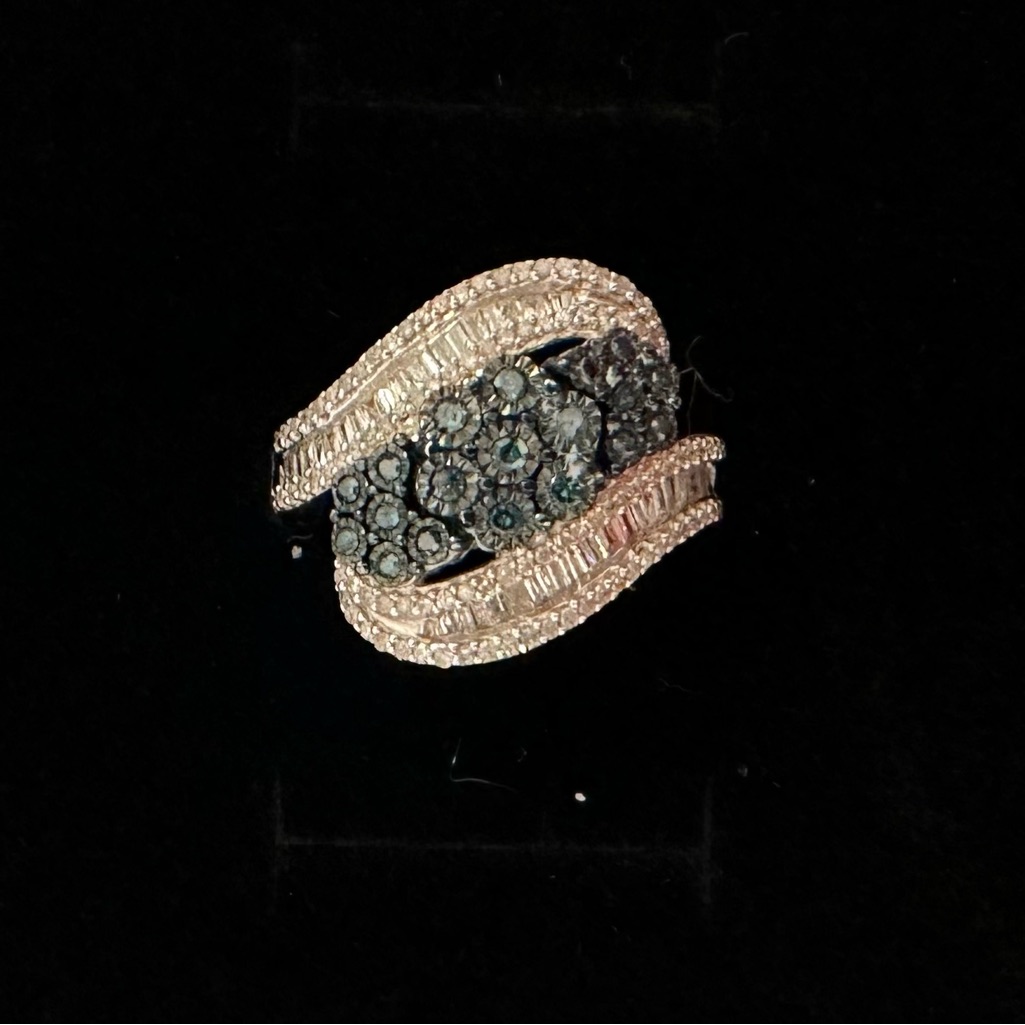 Blue Velve  White Diamonds Ring